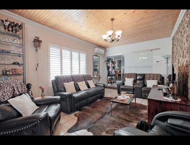 4 BEDROOM HOUSE FOR SALE IN WIERDAGLEN ESTATE